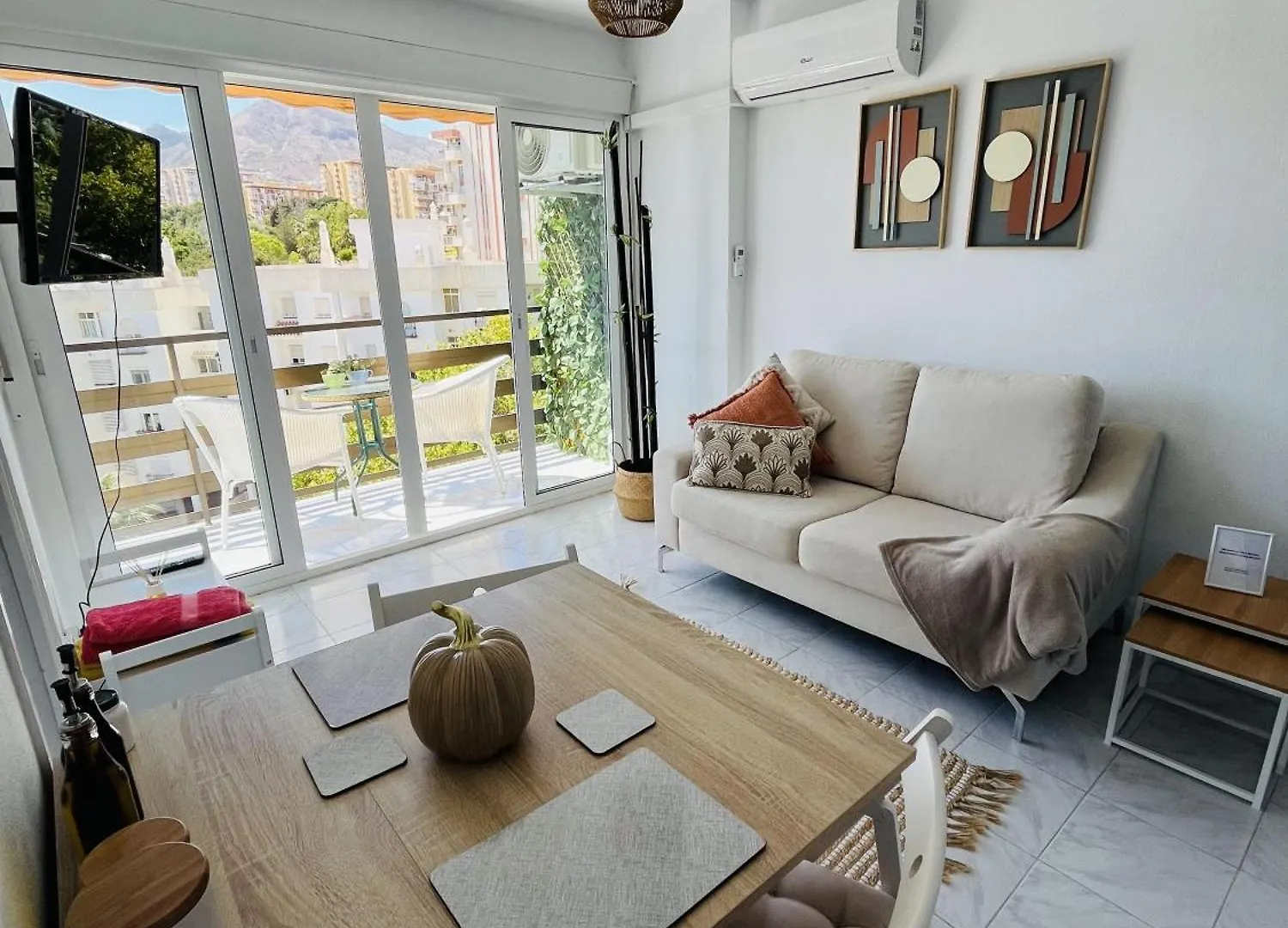 Benalmadena Beachside Sunshine Flat ile iletişim
